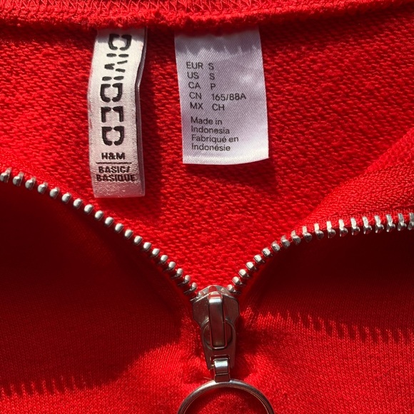 Red cropped sweatshirt! - Picture 3 of 3